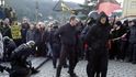 Protestní shromáždění Solidarita bez hranic: Akční den proti pevnosti Evropa se uskutečnilo na Malostranském náměstí v Praze. Následoval pochod. Policie proti některým účastník u Pražského hradu zasáhla. Protestní shromáždění Solidarita bez hranic: Akční den proti pevnosti Evropa se uskutečnilo na Malostranském náměstí v Praze. Následoval pochod. Policie proti některým účastník u Pražského hradu zasáhla.