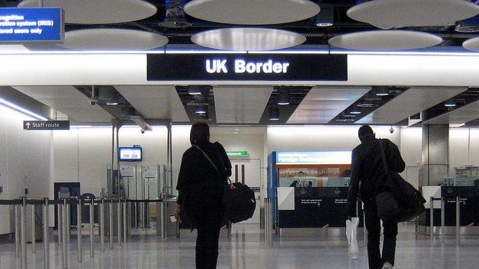 Imigrační kontrola na letišti Heathrow Imigrační kontrola na letišti Heathrow