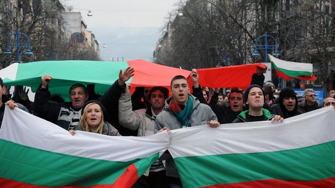 Demonstranti pochodují po bulváru Vitoša. Demonstranti pochodují po bulváru Vitoša.