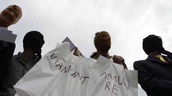 Demonstrace proti anonymním akciím Demonstrace proti anonymním akciím