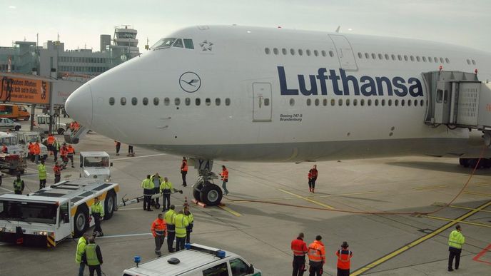 Boeing 747-8 sice není největší, mezi dopravními letadly ale kraluje svou délkou Boeing 747-8 sice není největší, mezi dopravními letadly ale kraluje svou délkou