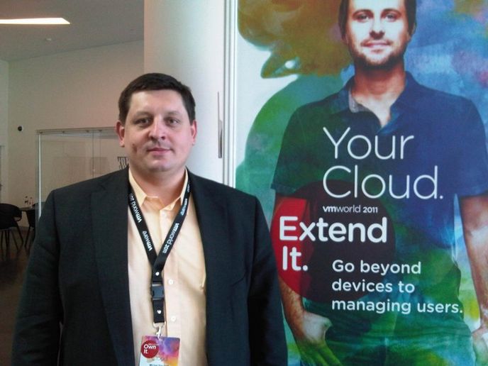 Cloud je tady a donutí administrátory ke změně myšlení. Na obrázku šéf tuzemské pobočky VMware Michal Stachník. Cloud je tady a donutí administrátory ke změně myšlení. Na obrázku šéf tuzemské pobočky VMware Michal Stachník.