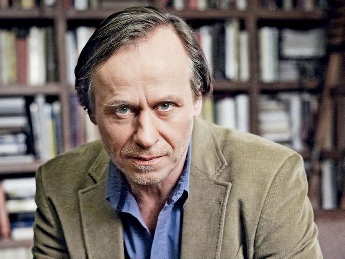 Jedna z posledních
Ondřejových prací:
Karel Roden
zve na seriál HBO Jedna z posledních
Ondřejových prací:
Karel Roden
zve na seriál HBO