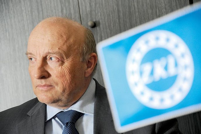 Šéf. Jiří Prášil, ředitel společnosti ZKL věří, že kurz koruny již bude stabilní. Šéf. Jiří Prášil, ředitel společnosti ZKL věří, že kurz koruny již bude stabilní.