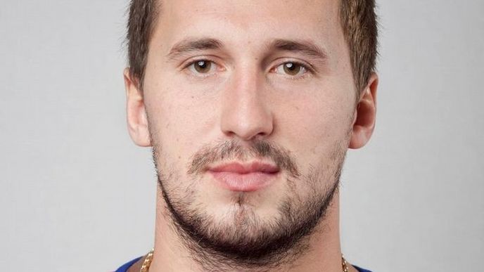 V moskevské nemocnici dnes ráno zemřel ruský hokejista Alexandr Galimov, který spolu s palubním inženýrem Alexandrem Sizovem jako jediný minulou středu přežil tragickou leteckou havárii u Jaroslavle. Hráč, který při katastrofě utrpěl hluboké popáleniny na 90 procentech povrchu těla, byl po převozu do Moskvy uveden do umělého spánku, z něhož se už neprobral. V moskevské nemocnici dnes ráno zemřel ruský hokejista Alexandr Galimov, který spolu s palubním inženýrem Alexandrem Sizovem jako jediný minulou středu přežil tragickou leteckou havárii u Jaroslavle. Hráč, který při katastrofě utrpěl hluboké popáleniny na 90 procentech povrchu těla, byl po převozu do Moskvy uveden do umělého spánku, z něhož se už neprobral.