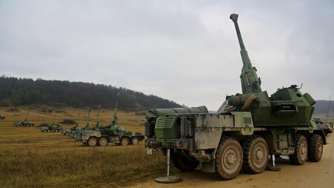 ShKH vz. 77 Dana (Samohybná kanónová houfnice vzor 77 Dělo automobilní nabíjené automaticky) ShKH vz. 77 Dana (Samohybná kanónová houfnice vzor 77 Dělo automobilní nabíjené automaticky)