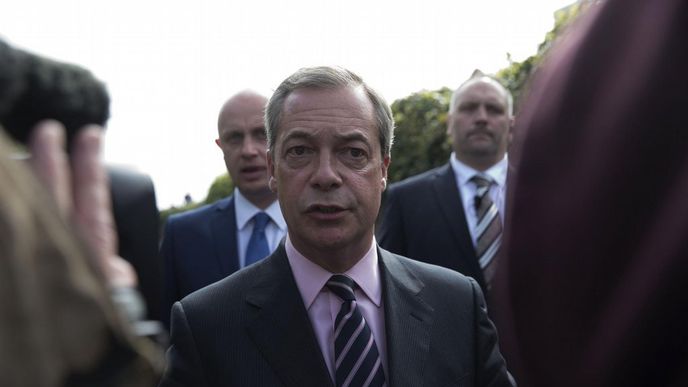 Šéf protiimigrantské Strany nezávislosti Spojeného království (UKIP) Nigel Farage po prohraných volbách Šéf protiimigrantské Strany nezávislosti Spojeného království (UKIP) Nigel Farage po prohraných volbách