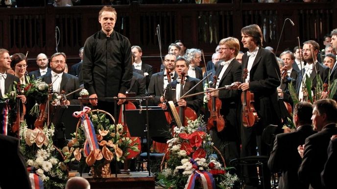 Šéfdirigent Vasilij Petrenko Šéfdirigent Vasilij Petrenko