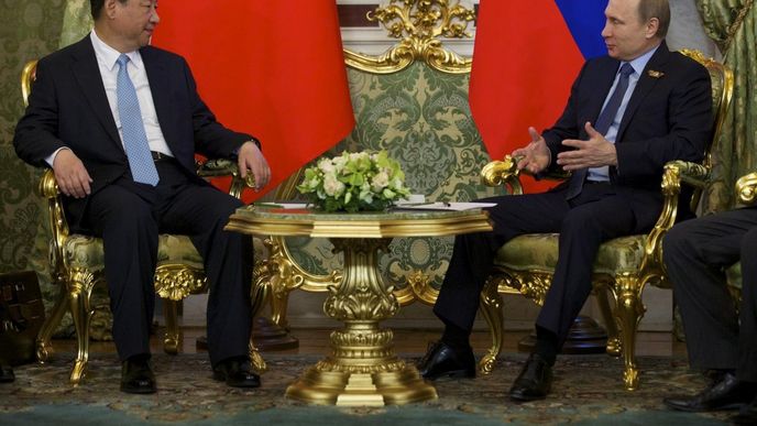 Jednání ruského prezidenta Vladimira Putina s jeho čínským protějškem Si Ťin-pchingem. Jednání ruského prezidenta Vladimira Putina s jeho čínským protějškem Si Ťin-pchingem.