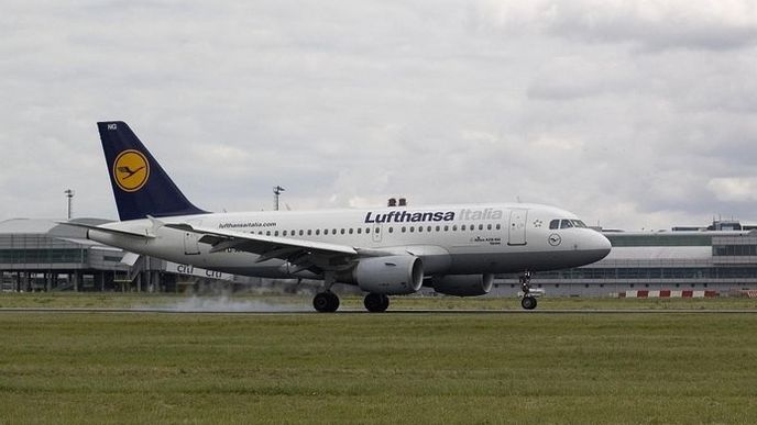 Airbus A319 italské odnože letecké společnosti Lufthansa na ruzyňském letišti. Airbus A319 italské odnože letecké společnosti Lufthansa na ruzyňském letišti.