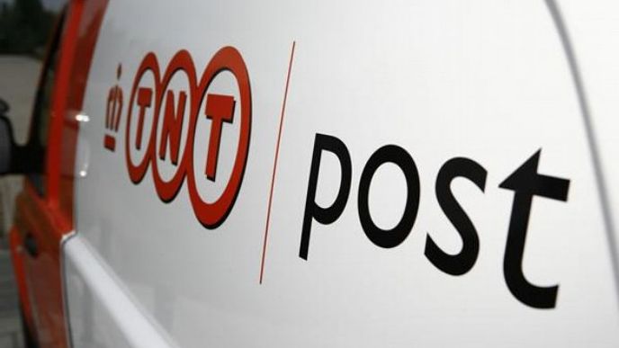 Jedna z největších tuzemských poštovních společností, TNT Post ČR, je na prodej. Nizozemský vlastník se rozhodl firmu, která je konkurentem České pošty, prodat, nebo najít partnera ke spolupráci. Jedna z největších tuzemských poštovních společností, TNT Post ČR, je na prodej. Nizozemský vlastník se rozhodl firmu, která je konkurentem České pošty, prodat, nebo najít partnera ke spolupráci.