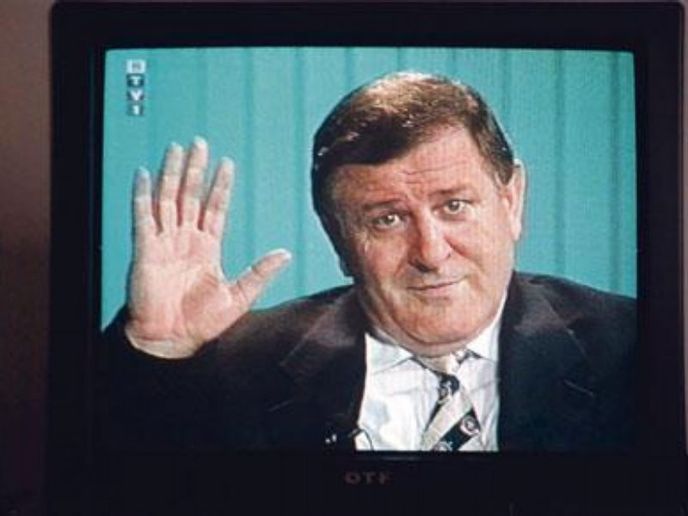 Poražen. V parlamentních volbách 1998 byla HZDS poražena a Mečiar připustil, že už nebude sestavovat vládu Poražen. V parlamentních volbách 1998 byla HZDS poražena a Mečiar připustil, že už nebude sestavovat vládu
