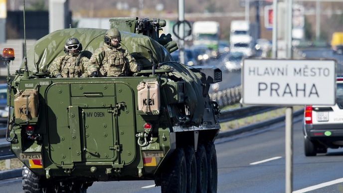 Americký konvoj, jedoucí ze cvičení v Pobaltí na základnu v bavorském Vilsecku, je od neděle 29. března v Česku. Americký konvoj, jedoucí ze cvičení v Pobaltí na základnu v bavorském Vilsecku, je od neděle 29. března v Česku.