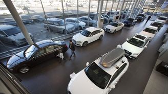 Rusko zvýší pomoc automobilovému průmyslu, dá 25 miliard rublů navíc Rusko zvýší pomoc automobilovému průmyslu, dá 25 miliard rublů navíc