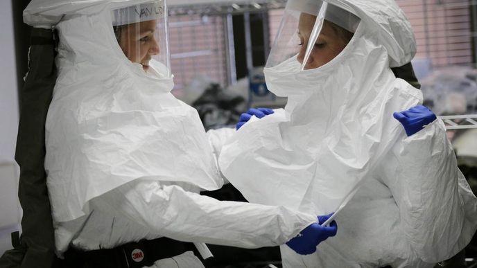 Výcvik amerických vojenských lékařů pro případ výskytu eboly Výcvik amerických vojenských lékařů pro případ výskytu eboly