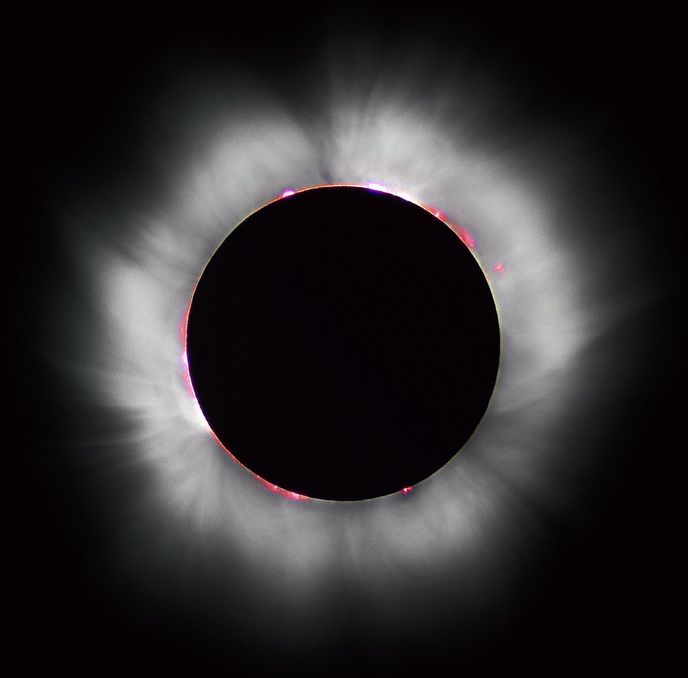 Úplné zatmění Slunce, které proběhlo 11. srpna 1999 a bylo viditelné z Evropy. Fotografie je pořízena z území Francie. Úplné zatmění Slunce, které proběhlo 11. srpna 1999 a bylo viditelné z Evropy. Fotografie je pořízena z území Francie.