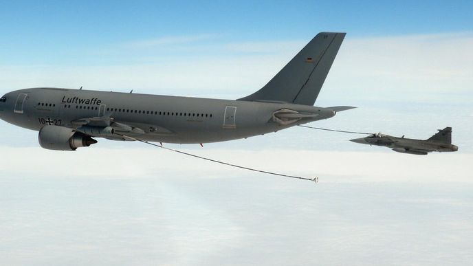 Výcvik českých pilotů v tankování za letu Výcvik českých pilotů v tankování za letu