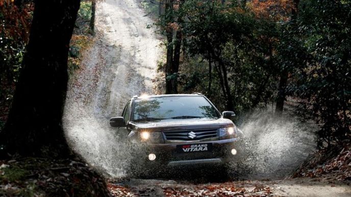 Suzuki Grand Vitara (reprofoto: Autorevue) Suzuki Grand Vitara (reprofoto: Autorevue)