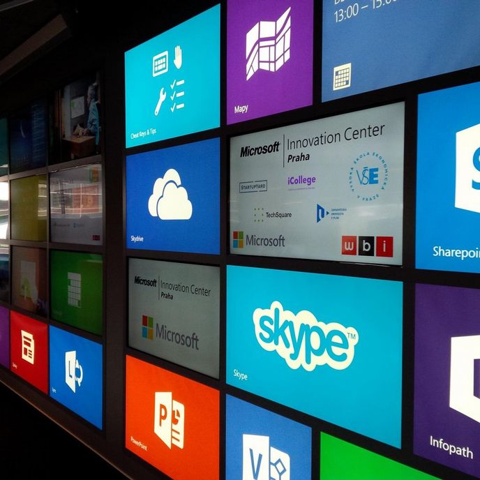 Inovační centrum Microsoftu a WBI v Praze. Inovační centrum Microsoftu a WBI v Praze.