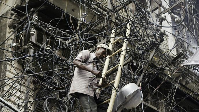 Celé selhání vyvolává otázky o zastaralé infrastruktuře třetí největší ekonomiky v Asii. Celé selhání vyvolává otázky o zastaralé infrastruktuře třetí největší ekonomiky v Asii.