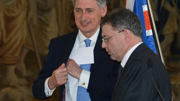 Ministr zahraničních věcí Philip Hammond a český ministr zahraničí Lubomír Zaorálek (ČSSD) Ministr zahraničních věcí Philip Hammond a český ministr zahraničí Lubomír Zaorálek (ČSSD)