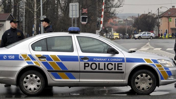 Policie zasahovala 24. února v Uherském Brodě na Uherskohradišťsku kvůli střelbě v restauraci Družba. Podle informací od ministra vnitra zemřelo na místě osm lidí. Policie zasahovala 24. února v Uherském Brodě na Uherskohradišťsku kvůli střelbě v restauraci Družba. Podle informací od ministra vnitra zemřelo na místě osm lidí.