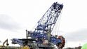 Rypadlo z roku 1967 těžařské skupině Czech Coal vlastně tak trochu vybylo. V menším vršanském dolu Jan Šverma už těžba zeminy skončila a práce je tam už jen pro uhelná rypadla, ale stroj do šrotu ještě nepůjde. Rypadlo z roku 1967 těžařské skupině Czech Coal vlastně tak trochu vybylo. V menším vršanském dolu Jan Šverma už těžba zeminy skončila a práce je tam už jen pro uhelná rypadla, ale stroj do šrotu ještě nepůjde.