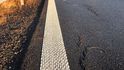 Na dálničních mostech v Ostravě se v polovině loňského roku objevily trhliny způsobené pnutím stavby, mostní podpěry se podle ŘSD pohybují nerovnoměrně a ložiska jsou vysunutá mimo přípustné meze. Na dálničních mostech v Ostravě se v polovině loňského roku objevily trhliny způsobené pnutím stavby, mostní podpěry se podle ŘSD pohybují nerovnoměrně a ložiska jsou vysunutá mimo přípustné meze.
