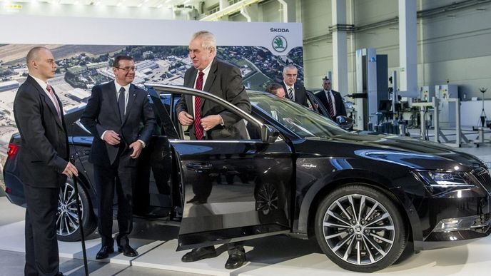 prezident Zeman otestoval nový Superb prezident Zeman otestoval nový Superb
