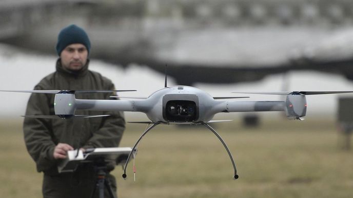 Představení armádního dronu BRUS na kbelském letišti Představení armádního dronu BRUS na kbelském letišti