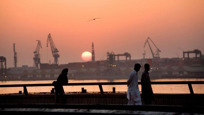 Přístav v Karáčí. Developer Bahria Town doufá, že stavba nejvyšší budovy světa nastartuje pákistánskou ekonomiku Přístav v Karáčí. Developer Bahria Town doufá, že stavba nejvyšší budovy světa nastartuje pákistánskou ekonomiku