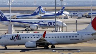 OBRAZEM: Moderní Boeingy Dreamliner stojí na letištích v USA i Evropě OBRAZEM: Moderní Boeingy Dreamliner stojí na letištích v USA i Evropě