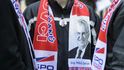 Příznivci SPOZ (Strana práv občanů - zemanovci) čekají 8. března ráno na Pražském hradě, kde Miloš Zeman složí prezidentskou přísahu a ujme se úřadu hlavy státu. Příznivci SPOZ (Strana práv občanů - zemanovci) čekají 8. března ráno na Pražském hradě, kde Miloš Zeman složí prezidentskou přísahu a ujme se úřadu hlavy státu.