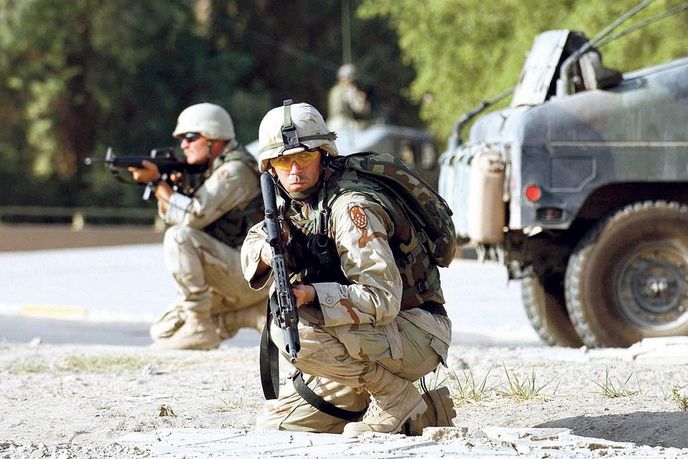 Navzdory škrtům se americkým vojákům mzdy nesníží. Navzdory škrtům se americkým vojákům mzdy nesníží.
