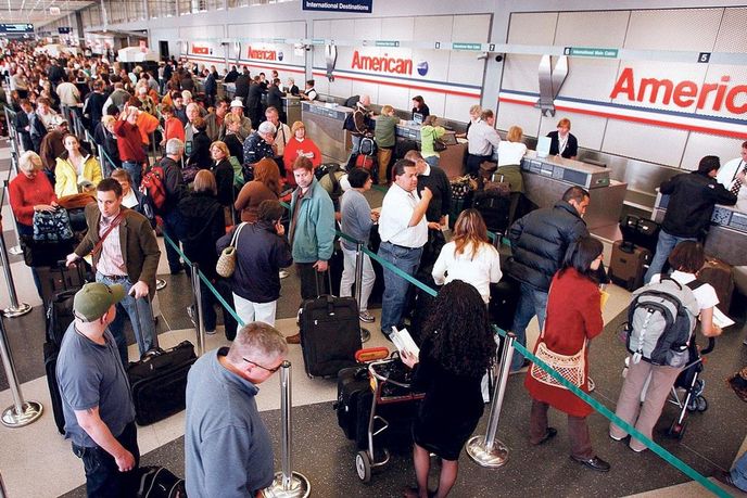 Méně peněz přinese pasažérům na amerických letišítch delší čekání na odbavení. Méně peněz přinese pasažérům na amerických letišítch delší čekání na odbavení.