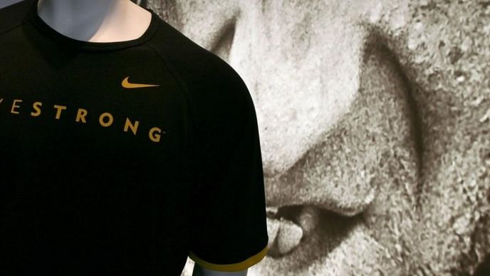 Nike rozvázala reklamní smlouvu s Lancem Armstrongem Nike rozvázala reklamní smlouvu s Lancem Armstrongem