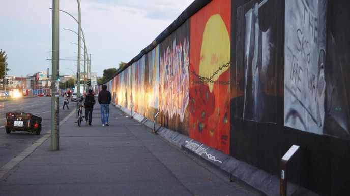 East Side Gallery, největší neporušená část Berlínské zdi East Side Gallery, největší neporušená část Berlínské zdi