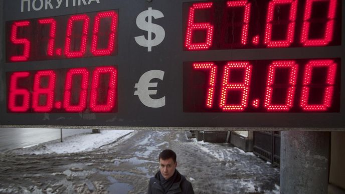 Rubl v reakci na nejnovější dění na Ukrajině dál oslabil. Rubl v reakci na nejnovější dění na Ukrajině dál oslabil.