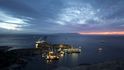 Napřimování lodě Costa Concordia u břehů italského ostrova Giglio Napřimování lodě Costa Concordia u břehů italského ostrova Giglio