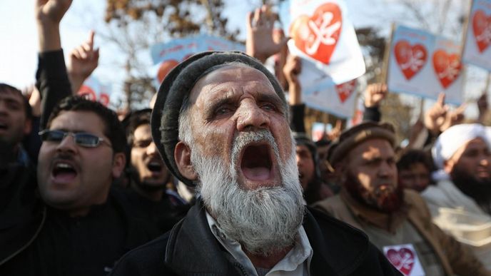 Demonstrace proti francouzskému časopisu Charlie Hebdo v afghánském Kábulu Demonstrace proti francouzskému časopisu Charlie Hebdo v afghánském Kábulu
