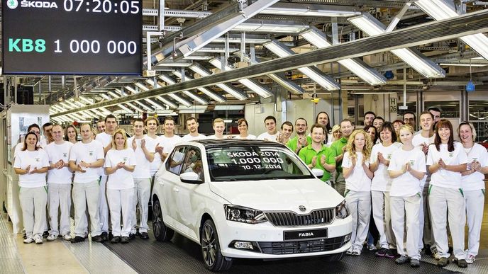 Automobilka Škoda Auto 10. prosince v hlavním výrobním závodě v Mladé Boleslavi vyrobila letošní miliontý vůz, bílou Škodu Fabii 1,2 TSI/81 kW. Je to poprvé, co Škoda za jeden rok vyrobila milion aut. Automobilka Škoda Auto 10. prosince v hlavním výrobním závodě v Mladé Boleslavi vyrobila letošní miliontý vůz, bílou Škodu Fabii 1,2 TSI/81 kW. Je to poprvé, co Škoda za jeden rok vyrobila milion aut.