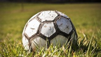 Fotbal čelí další aféře, policie kvůli sázkám zatkla desítky hráčů Fotbal čelí další aféře, policie kvůli sázkám zatkla desítky hráčů