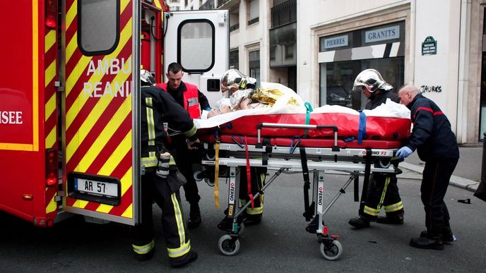 Střelba v týdeníku Charlie Hebdo si vyžádala několik mrtvých (7. ledna 2014) Střelba v týdeníku Charlie Hebdo si vyžádala několik mrtvých (7. ledna 2014)