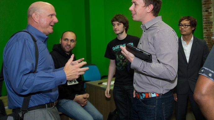 Vyrůst s Microsoftem. Mezinárodní obchodní šéf Corinthu Petr Polách a šéf Microsoftu Steve Ballmer. Vyrůst s Microsoftem. Mezinárodní obchodní šéf Corinthu Petr Polách a šéf Microsoftu Steve Ballmer.