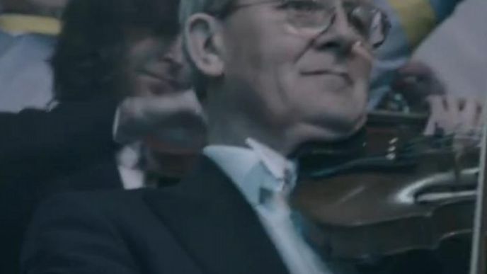 Záběr z televizního spotu Starobrna Záběr z televizního spotu Starobrna