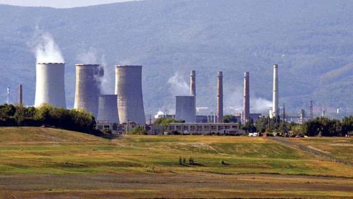 Růst prodejů. V rafinerské oblasti Unipetrol meziročně navýšil odbyt o 27 procent, v petrochemii o čtyři procenta Růst prodejů. V rafinerské oblasti Unipetrol meziročně navýšil odbyt o 27 procent, v petrochemii o čtyři procenta