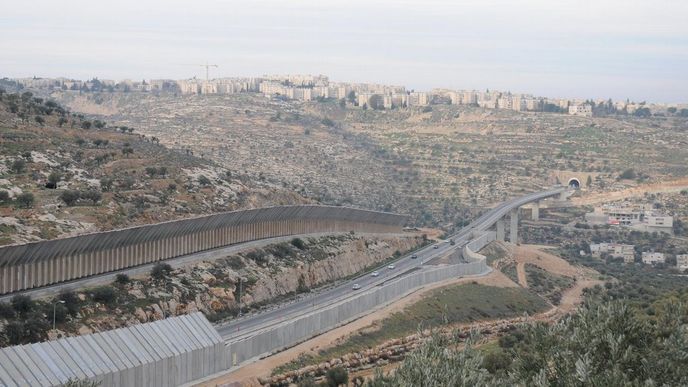 Zeď oddělující palestinské osady o Jeruzaléma Zeď oddělující palestinské osady o Jeruzaléma