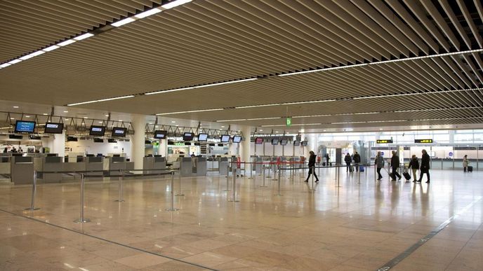 Prázdný letištní terminál bruselského mezinárodního letiště. Prázdný letištní terminál bruselského mezinárodního letiště.
