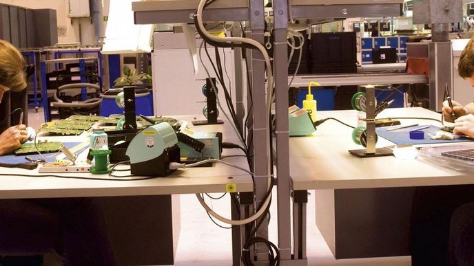 Vobočka německého koncernu Rohde & Schwarz, výrobce měřicí a vysílací techniky. Vobočka německého koncernu Rohde & Schwarz, výrobce měřicí a vysílací techniky.