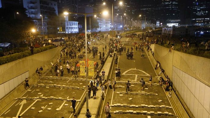 Demonstranti v Hongkongu trvají už řadu měsíců (snímek z poloviny října 2014) Demonstranti v Hongkongu trvají už řadu měsíců (snímek z poloviny října 2014)